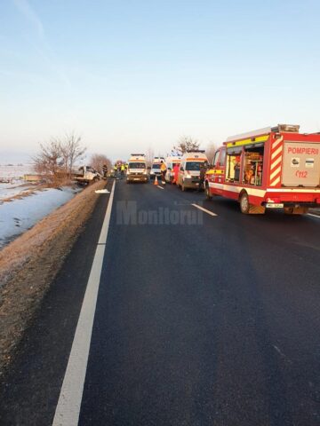 Un microbuz cu opt oameni a intrat într-o furgonetă pentru transport. Rezultatul: doi morți și șapte răniți