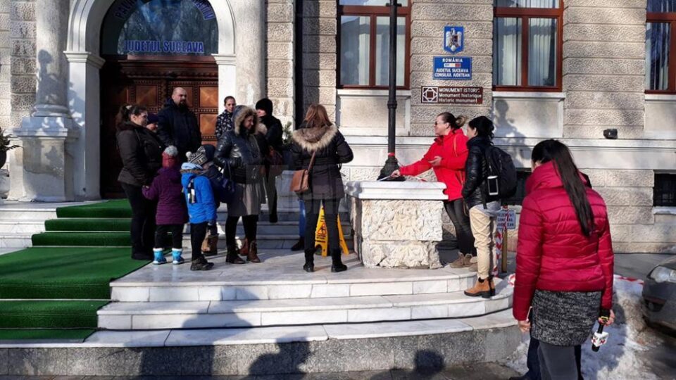 Protestul părinților copiilor cu nevoi speciale Protestul părinților copiilor cu nevoi speciale