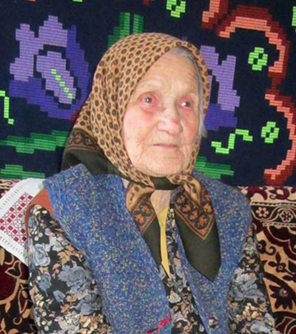 Fosta învățătoare Viorica Hogaș, sărbătorită la împlinirea vârstei de 104 ani