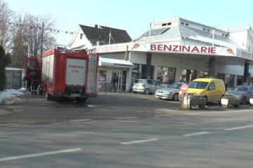 Un bărbat care a căzut într-un bazin al unei benzinării, salvat de pompieri în ultima clipă