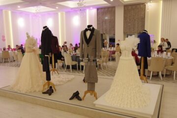 Torturi de nuntă identice cu rochia de mireasă, un nou trend pe piața suceveană