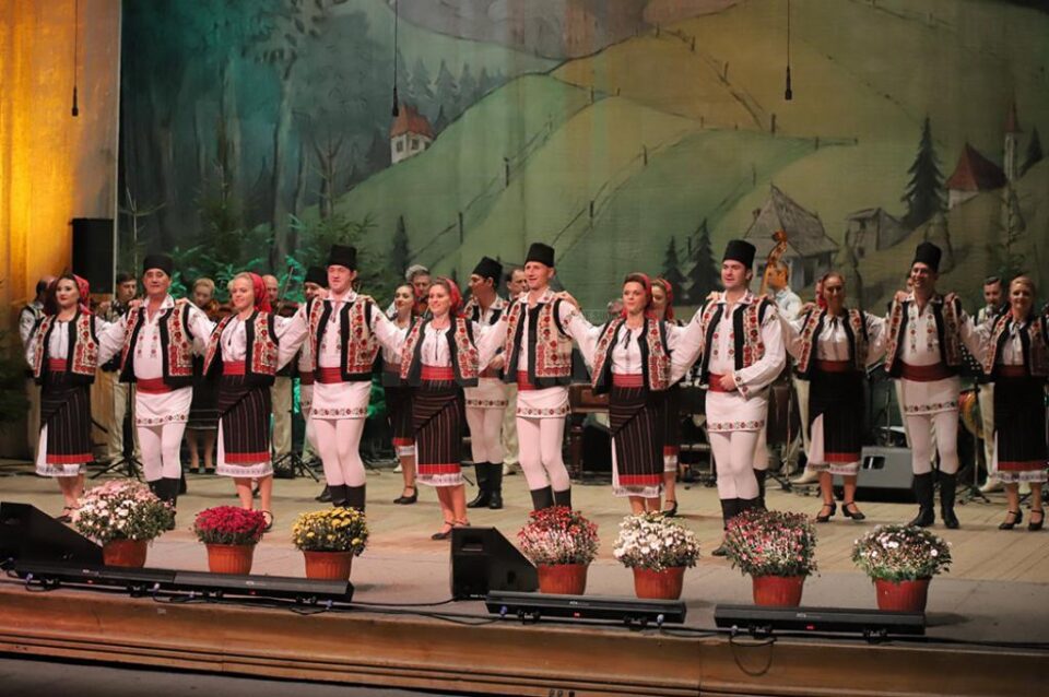 Proiectul „10 pentru folclor” se deschide astăzi, la ora 12:00, și se va încheia vineri, 15 februarie, la ora 17:00, la Zvoriștea Proiectul „10 pentru folclor” se deschide astăzi, la ora 12:00, și se va încheia vineri, 15 februarie, la ora 17:00, la Zvoriștea