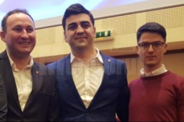 Președintele PES activists Suceava, Gabriel Costache, alături de membrii delegației sucevene Președintele PES activists Suceava, Gabriel Costache, alături de membrii delegației sucevene