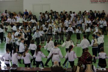 Artiști din județele Maramureș, Botoșani și Suceava au evoluat în deschiderea proiectului „10 pentru folclor”