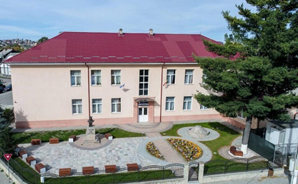 Colectivul de cadre didactice de la Liceul “Ștefan cel Mare" Cajvana este alături de familia îndurerată Colectivul de cadre didactice de la Liceul “Ștefan cel Mare" Cajvana este alături de familia îndurerată