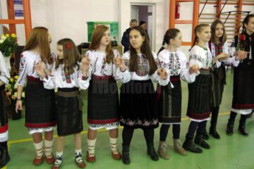 Artiști din județele Maramureș, Botoșani și Suceava au evoluat în deschiderea proiectului „10 pentru folclor”