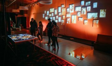 „Muzeul Memoriei”, o expoziție interactivă inedită, care îi conectează pe vizitatori cu trecutul