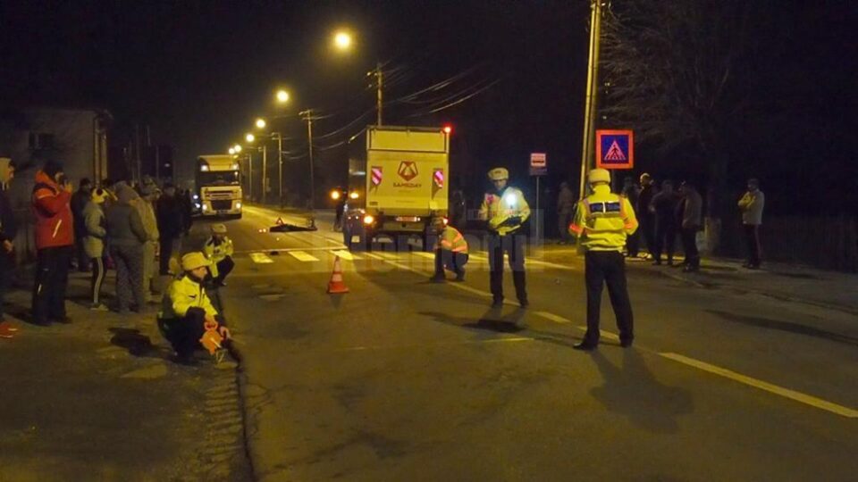 Vinerea trecută, un bărbat în vârstă de 77 de ani, din Câmpulung Moldovenesc, a fost accidentat mortal în timp ce traversa pe trecerea de pietoni Vinerea trecută, un bărbat în vârstă de 77 de ani, din Câmpulung Moldovenesc, a fost accidentat mortal în timp ce traversa pe trecerea de pietoni