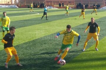 Pavel, la balon, a marcat golul sucevenilor. Foto Dan Esanu Pavel, la balon, a marcat golul sucevenilor. Foto Dan Esanu