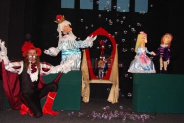 Teatrul pentru copii și tineret „Vasilache” Botoșani prezintă la Suceava spectacolul „Motanul încălțat”