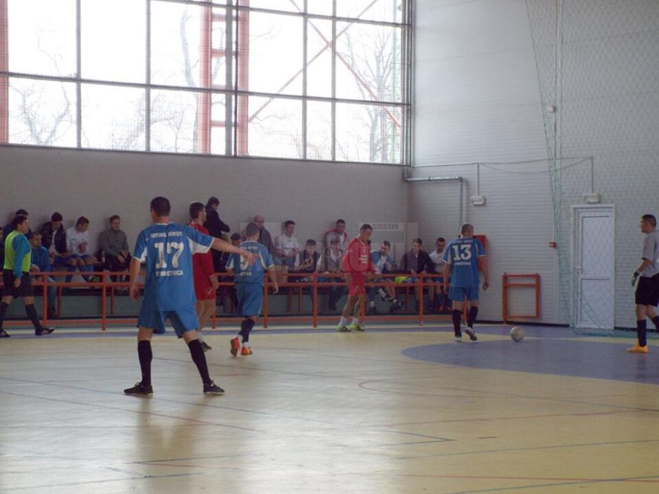 Campionatul de futsal ține în priză echipele din județ pe durata pauzei de iarnă
