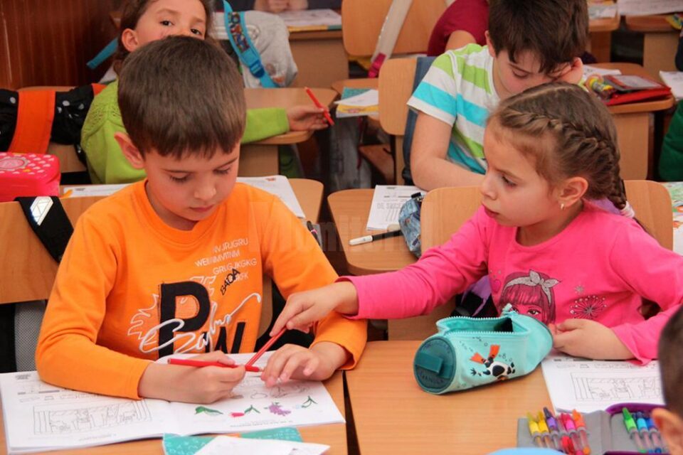 Peste 7.000 de boboci ar urma să fie înscriși în clasa pregătitoare pentru anul școlar următor Peste 7.000 de boboci ar urma să fie înscriși în clasa pregătitoare pentru anul școlar următor