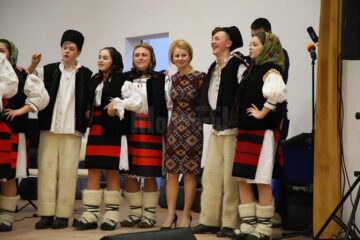 Întâlnirile-spectacol din cadrul proiectului „10 pentru folclor”, ediția a IV-a, s-au încheiat la Zvoriștea