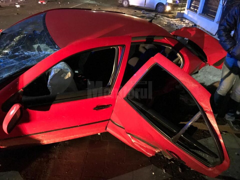 Doi tineri în stare foarte gravă, după un accident produs la 110 km/h