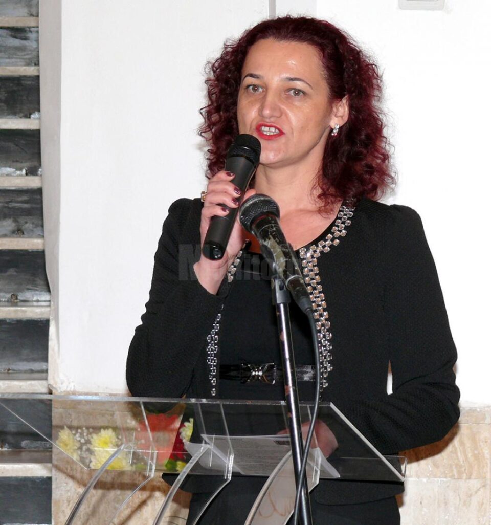 Cristina Nechifor, C.N. "Nicu Gane": "Este un proiect important pentru noi. Pentru licee este foarte greu să țină pasul cu noutățile din domeniul IT" Cristina Nechifor, C.N. "Nicu Gane": "Este un proiect important pentru noi. Pentru licee este foarte greu să țină pasul cu noutățile din domeniul IT"