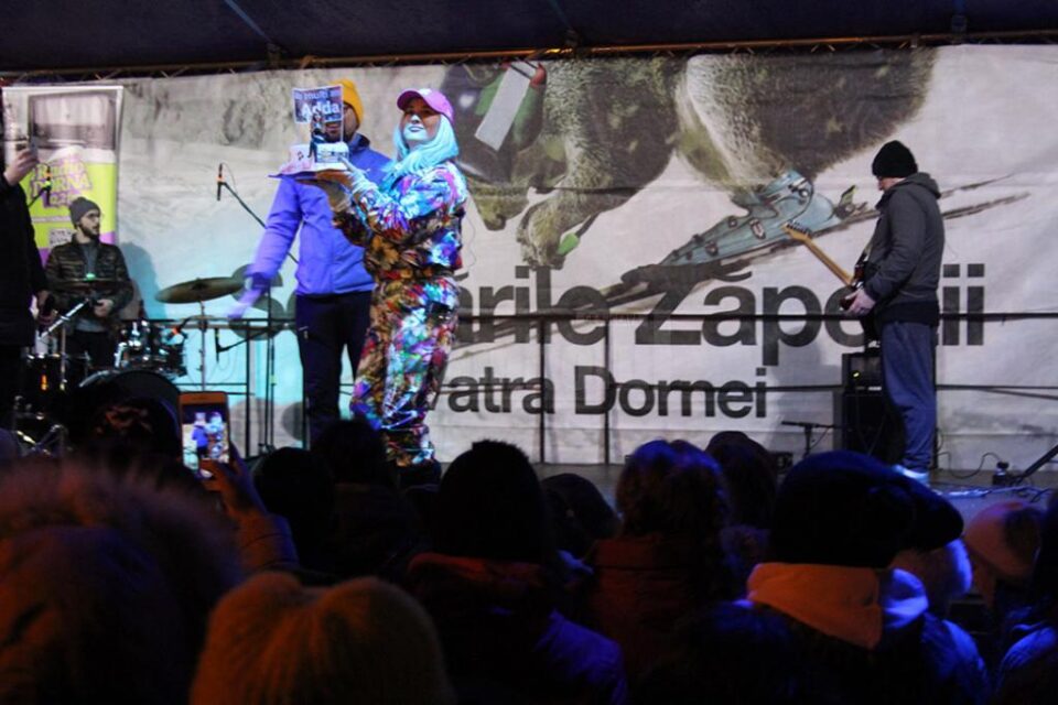 Cântăreața Adda, sărbătorită pe scenă la Serbările Zăpezii de la Vatra Dornei