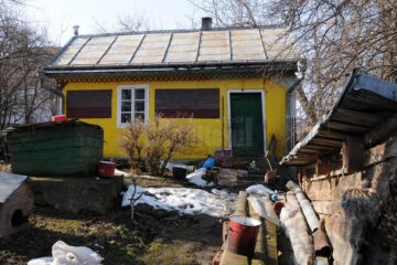 Locuința din Ipotești în care au fost descoperite fără suflare cele două surori