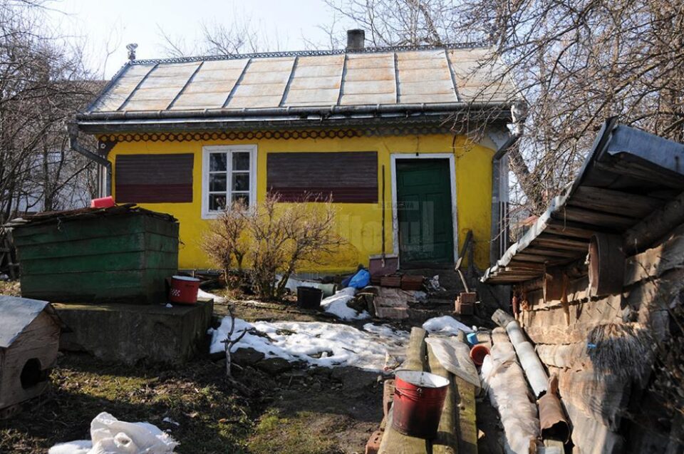 Locuința din Ipotești în care au fost descoperite fără suflare cele două surori
