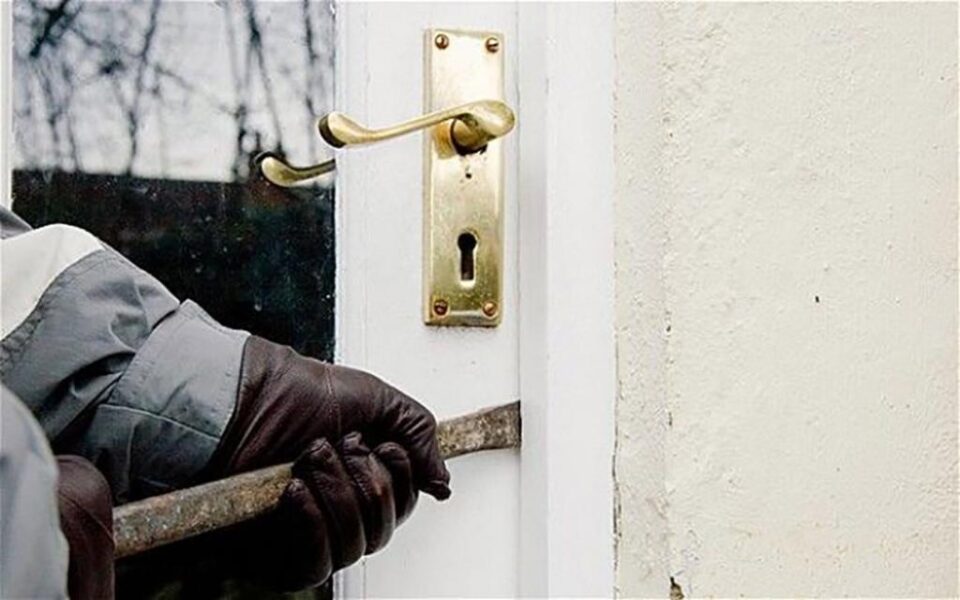 Casele a încă doi afaceriști din Suceava au fost sparte de hoții care au speriat orașul. Foto: adevarul.ro Casele a încă doi afaceriști din Suceava au fost sparte de hoții care au speriat orașul. Foto: adevarul.ro