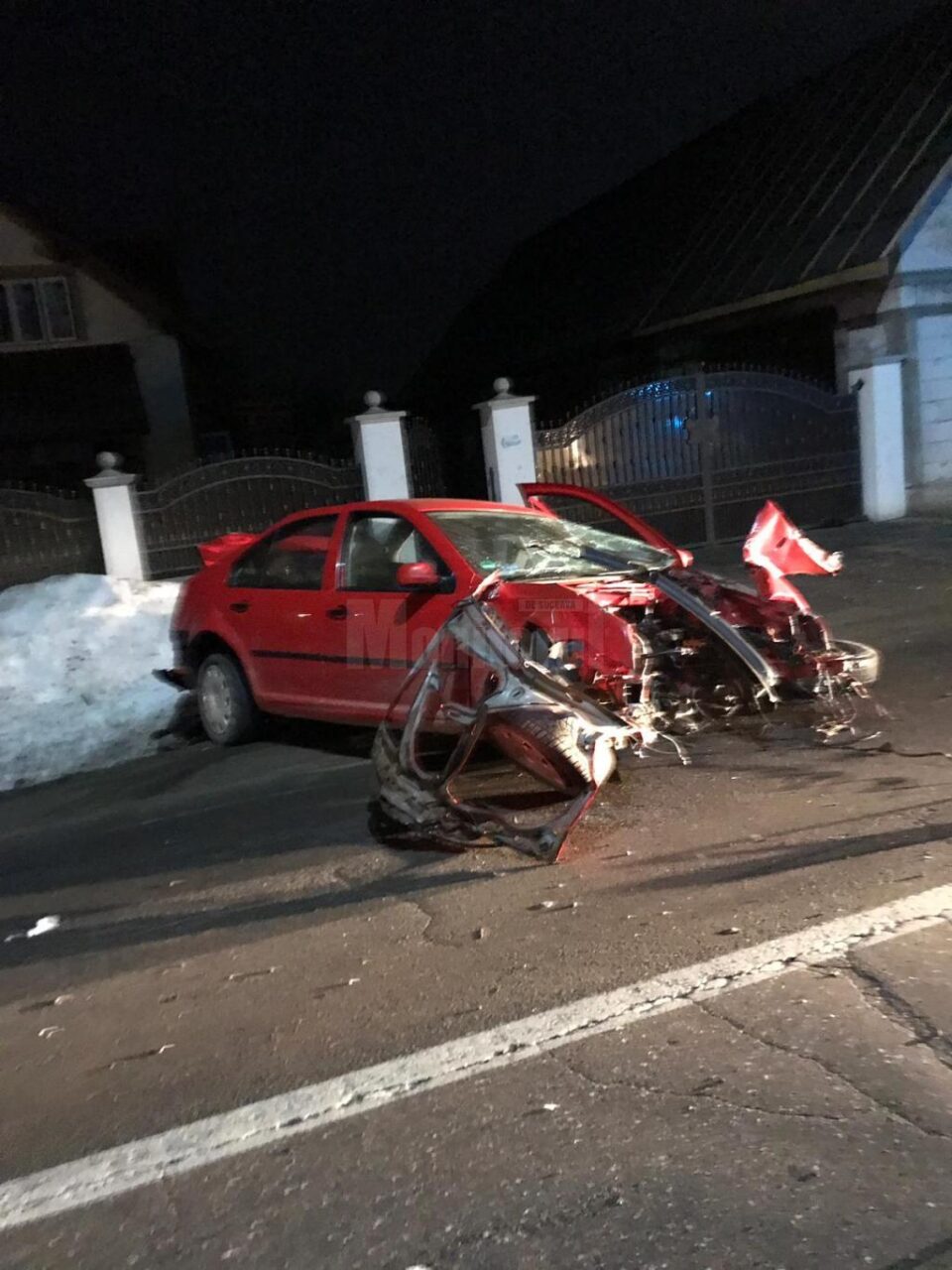 Doi tineri în stare foarte gravă, după un accident produs la 110 km/h