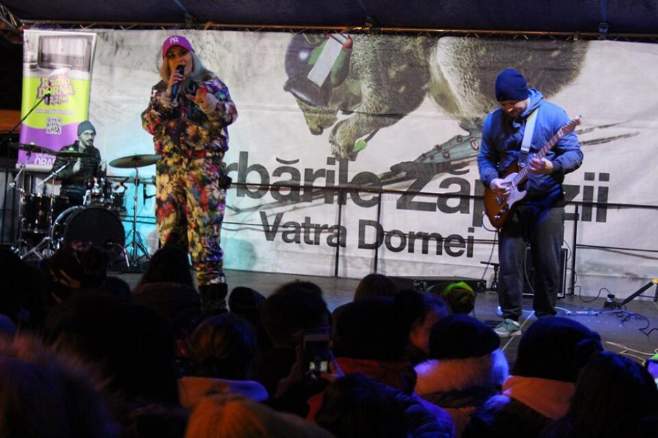 Cântăreața Adda, sărbătorită pe scenă la Serbările Zăpezii de la Vatra Dornei