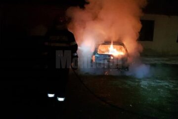 Autoturism în flăcări, la Boroaia