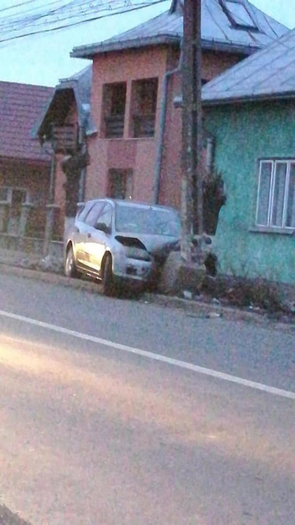 La 15 ani, „Tărzănel” a gonit cu mașina 15 kilometri, urmărit de polițiști. Minorul a mai fost prins de două ori la volan