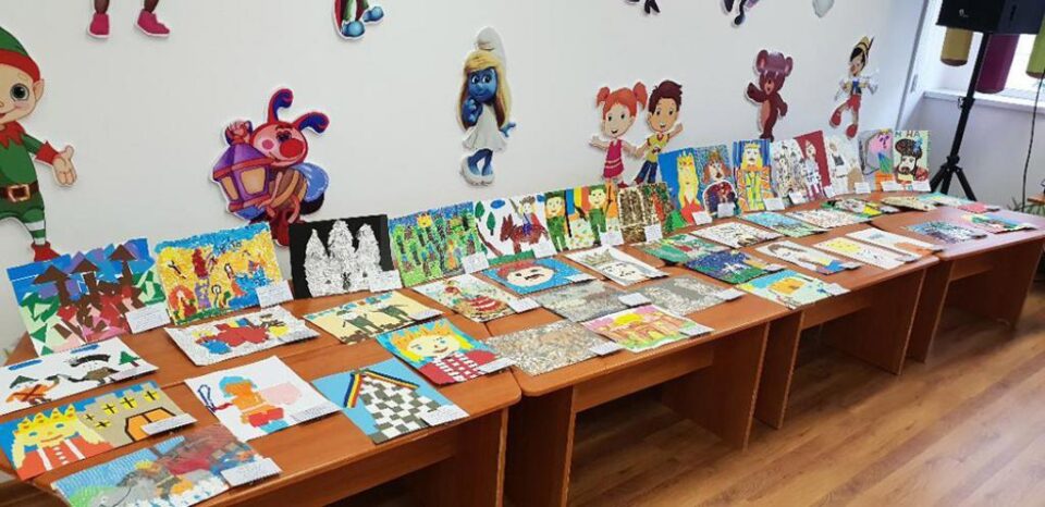 Vernisajul expoziției ,,Personaje legendare și scene de istorie prin ochi de copil”, astăzi, la Grădinița ,,Gulliver”
