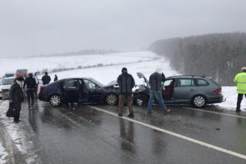 O persoană a rămas încarcerată și alte cinci au fost rănite, în urma ciocnirii a două autoturisme la Ilișești