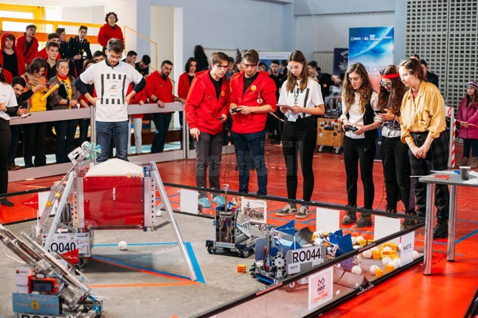 Elevii de la „Petru Rareș” luptă pentru a reprezenta România la Campionatul Mondial de Robotică (SUA)