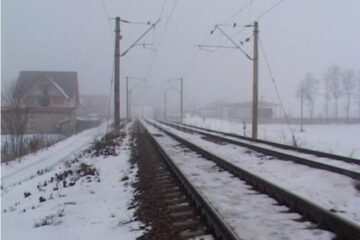 Prinși când furau plăci de beton de la calea ferată