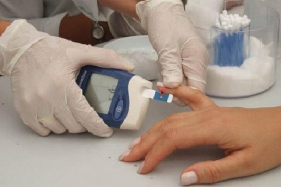 Testare glicemie FOTO opiniabuzau.ro
