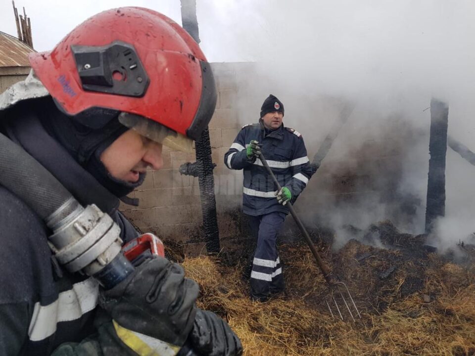 Dupa circa 3 ore incendiul a fost lichidat