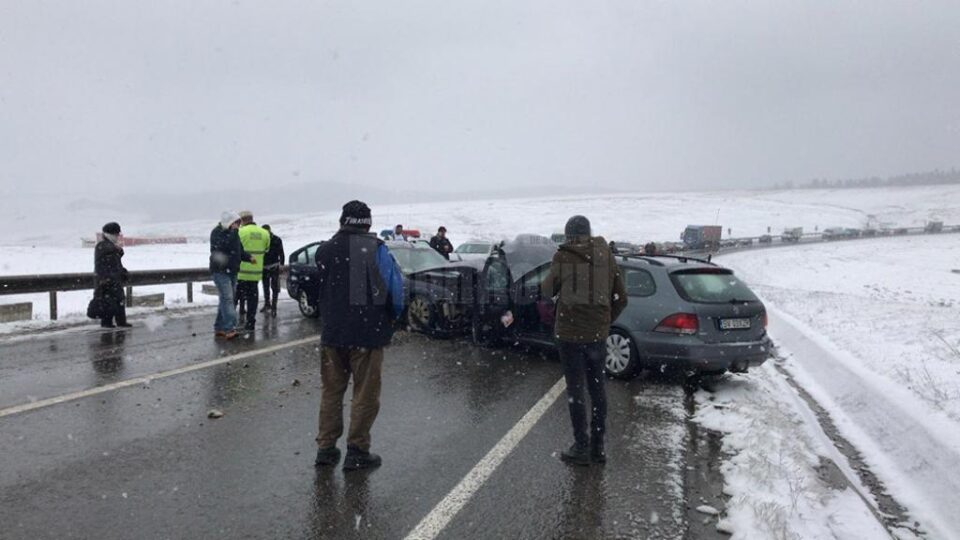 Primele cercetări arată că vinovat de producerea accidentului ar fi șoferul auto Ford, care a pătruns cu mașina pe contrasens