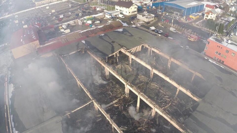 Flăcările au distrus întreg complexul Rozita în numai câteva ore