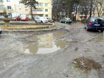 Amenajarea a 4.400 de parcări rezidențiale în cartierele Sucevei, repusă în discuție