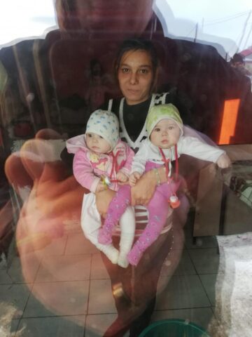 Mai multe familii nevoiașe din Preutești și Baia, ajutate de un grup de oameni inimoși din Fălticeni