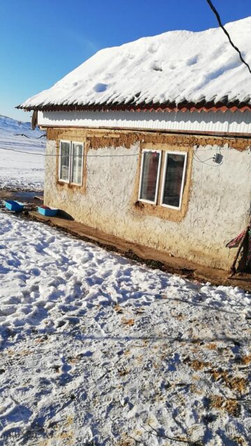 Mai multe familii nevoiașe din Preutești și Baia, ajutate de un grup de oameni inimoși din Fălticeni