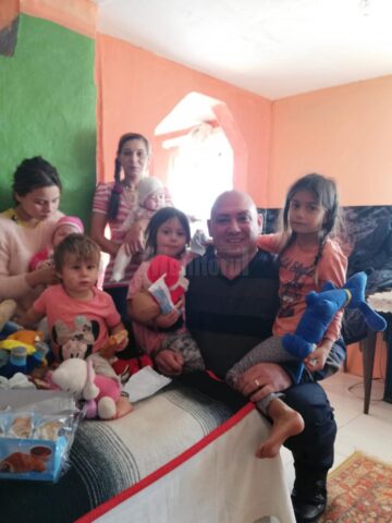 Mai multe familii nevoiașe din Preutești și Baia, ajutate de un grup de oameni inimoși din Fălticeni