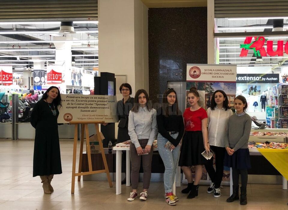 Târg caritabil de mărțișoare, organizat de Școala Gimnazială „Grigore Ghica Voievod” la Iulius Mall