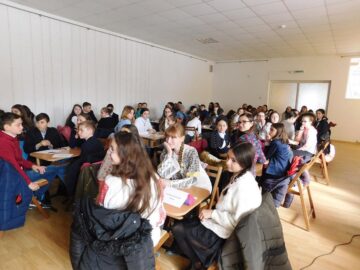 Peste 100 de elevi au participat la Concursul Interjudețean „Numai poetul...”, de la Fălticeni