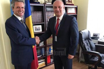 Alexandru Băișanu alături de Ion Jinga, ambasador extraordinar și plenipotențiar, reprezentantul României la ONU, în New York