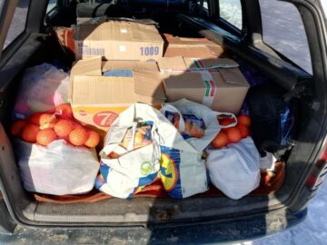 Mai multe familii nevoiașe din Preutești și Baia, ajutate de un grup de oameni inimoși din Fălticeni