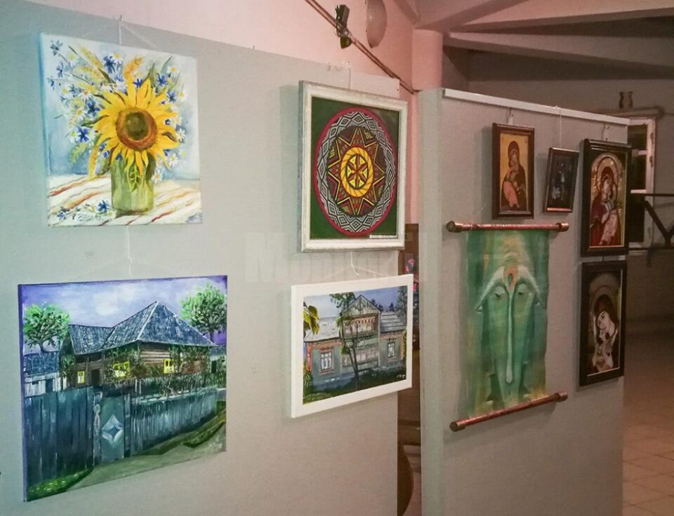 Profesorii de arte plastice din județele Suceava, Bacău, Iași și Botoșani, împreună la expoziția „Dascăl și Artist”