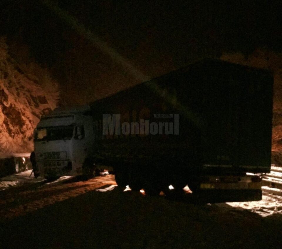 Coliziune între două tiruri, pe DN 17 Coliziune între două tiruri, pe DN 17