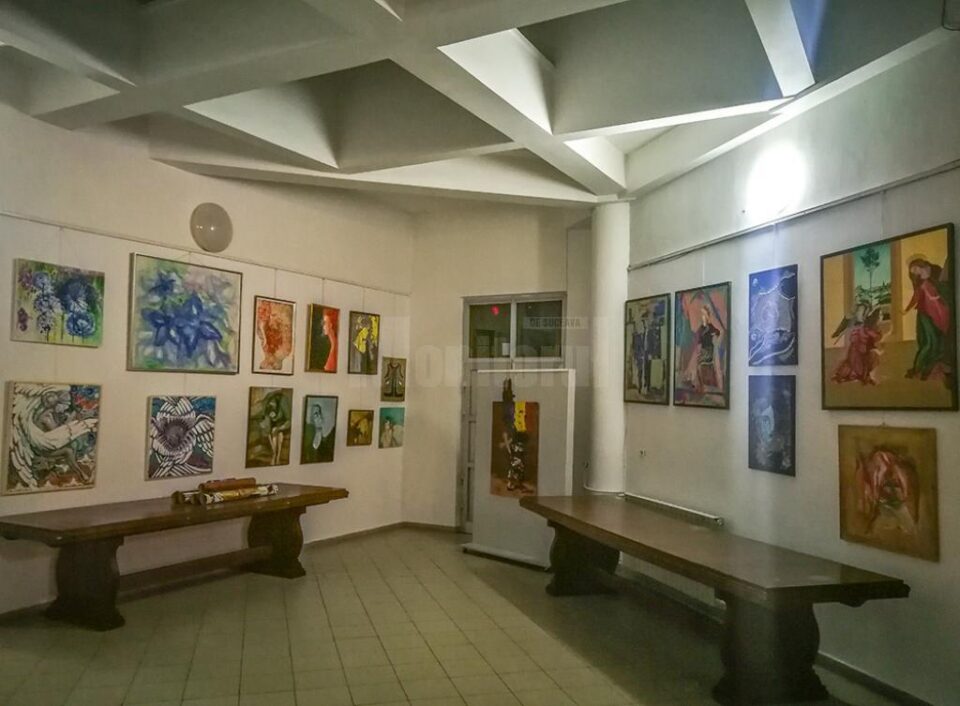 Profesorii de arte plastice din județele Suceava, Bacău, Iași și Botoșani, împreună la expoziția „Dascăl și Artist”