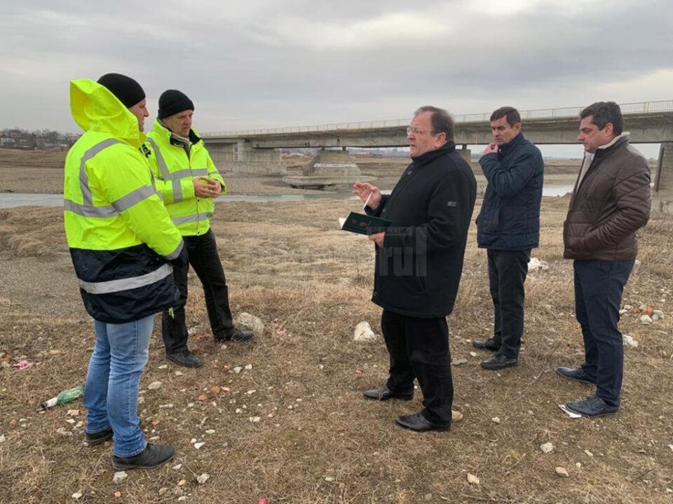 Gheorghe Flutur a anunțat că peste râul Suceava, la Verești, va fi construit un pod provizoriu din tuburi