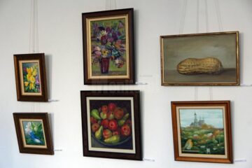 „Mărțișoare pe simeze”, tablouri ale artiștilor plastici profesioniști, expuse la Galeria „Ion Irimescu” Suceava