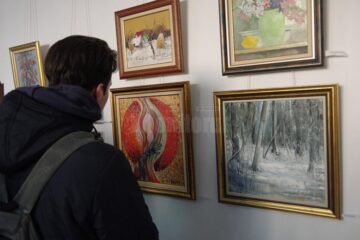 „Mărțișoare pe simeze”, tablouri ale artiștilor plastici profesioniști, expuse la Galeria „Ion Irimescu” Suceava