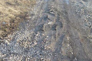 Zeci de străzi de pământ din municipiul Suceava nu pot fi asfaltate, fiind proprietate privată